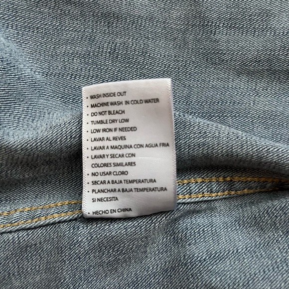 Kancan jacket women SZ MD denim button front, 2 pockets, cuff, frayed bottom hem - Picture 5 of 7